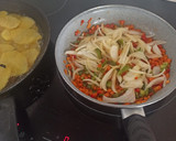 Foto del paso 2 de la receta: Pastel de patata frita y carne al curry