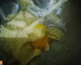 Foto langkah ke 3 dari resep Classic (Vanilla) Cupcake.