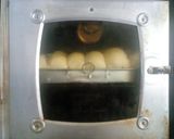 Foto langkah ke 4 dari resep Roti Isi Selai Kaya Ala Roti Maros.