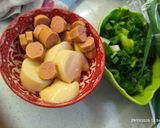 Foto langkah ke 1 dari resep Sop Tofu & Sosis.