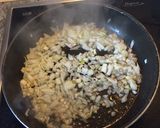 Foto del paso 2 de la receta: Contramuslos de pollo con salsa de crema de orujo