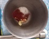 A picture of step 2 of Kathiyawadi garlic chutney.
