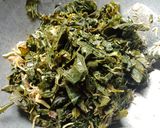 Foto langkah ke 6 dari resep Tumis Daun Singkong Teri Pedas.