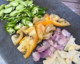 Foto langkah ke 2 dari resep Oseng Cumi Cabe Ijo.