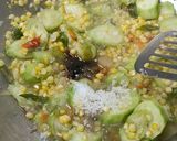 Foto langkah ke 3 dari resep Tumis Jagung Oyong.