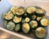 Une image de l'étape 4 de Courgettes marinées grillées à la plancha.