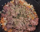Foto del paso 2 de la receta: Zapallo kabutia relleno de carne y queso