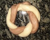 Foto del paso 6 de la receta: Aros de pan bicolor