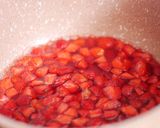 Foto langkah ke 2 dari resep Korean Strawberry Milk.