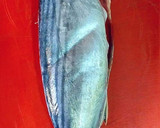 Foto del paso 3 de la receta: Lomo de bonito marinado en sal granulada y fish masala