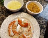 Foto del paso 1 de la receta Langostinos rebozados con kicos y emulsión de quesos