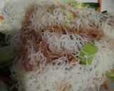 Foto langkah ke 2 dari resep 853) Bihun Goreng Ceria ala Resto.