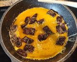 Foto del paso 3 de la receta: Tortilla francesa con bull negro y pan con tomate al punto picante
