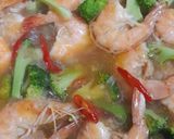 Foto langkah ke 4 dari resep Tumis Udang Brokoli Berkuah.