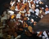 A picture of step 2 of Kesar Pista Rabdi In Qiwami Seviyan Bowl.