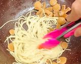 Foto langkah ke 3 dari resep 258. SPAGHETTI CARBONARA WITH SOSIS.