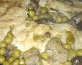 Foto del passaggio 6 della ricetta Scaloppine di pollo, piselli e funghi