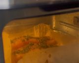 Hình bước làm 5 của món Cá hồi nướng rosemary và thyme