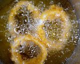 A picture of step 5 of Onion rings.