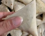 A picture of step 4 of Triangle mince samosa.