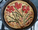 Foto del paso 7 de la receta: Quiche con beicon, espárragos y tomates cherry 😋