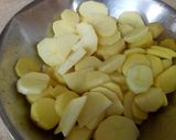 A picture of step 2 of Aloo Katli.