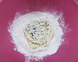 Foto del paso 1 de la receta: 🍘🧀 Galletitas saladas de queso roquefort con semillas de sésamo 🧀🍘 5 ingredientes