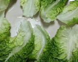 Foto del paso 1 de la receta: Hojas de lechuga rellenas de pollo y mango
