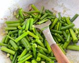 Foto langkah ke 2 dari resep Tumis Bunga Bawang Merah.
