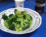 Foto del paso 1 de la receta: Brócoli con salsa de yogurt al ajo