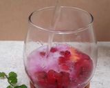 Foto langkah ke 4 dari resep Dragon Mango Lemonade.