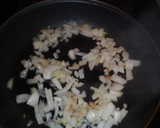 Foto del paso 2 de la receta: Revuelto de champiñones con guisantes y jamón cocido