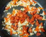 Foto del paso 2 de la receta Tortilla Guisada con Chorizo