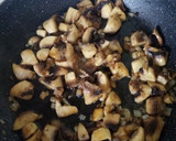 Foto del paso 3 de la receta: Solomillo de pavo en salsa de champiñón