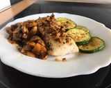 Foto del paso 3 de la receta: Merluza asada con champis y calabacín