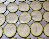 Foto del paso 1 de la receta: Chips de Calabacín 🥒con Cheddar & Padano🧀 en horno
