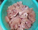 A picture of step 1 of Aalu chicken ka salan.