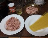 Foto del paso 1 de la receta: Pasta con salteado de salchichas y bacon