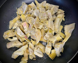 Foto del paso 1 de la receta: Bacalao a la miel sobre cama de alcachofas