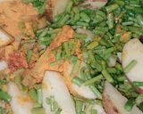 A picture of step 2 of Aloo beans ki sabji.