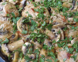 Foto del paso 4 de la receta: Muslitos de pollo con champiñones y vermú