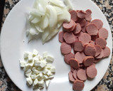 Foto del paso 2 de la receta: Macarrones con salchichas, queso fresco y brócoli