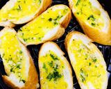 Hình bước làm 1 của món Bánh Mì Nướng Bơ Tỏi