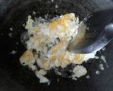 รูปขั้นตอนการทำที่ 2 ของ บวบผัดไข่ไก่สับ