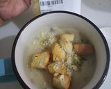 Gambar langkah 9 resipi Cream of Chicken Soup with Croutons.