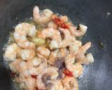 Foto langkah ke 2 dari resep Udang asam manis dengan telur puyuh.