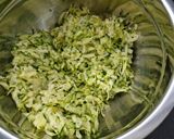 Une image de l'étape 1 de °Beignets de courgettes au parmesan°.