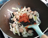 Foto langkah ke 2 dari resep Oseng Sawi Bakso.