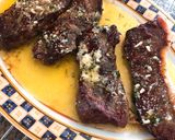 Φωτογραφία βήματος 4 της συνταγής Sirloin steak με βουτυράτη σάλτσα σκόρδου και σπαράγγια