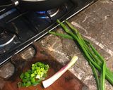Foto del paso 2 de la receta: Arroz con pollo y verdeo 🎖